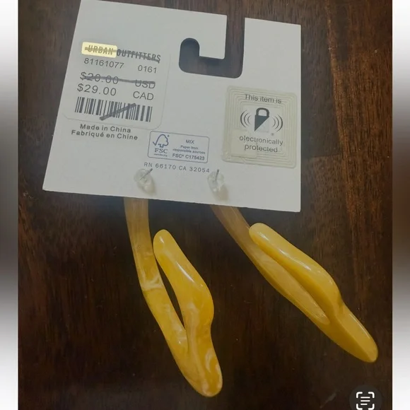 Urban Outfitters Marbled Yellow Earrings NWT - Picture 2 of 4